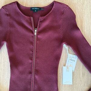 Good American Virgo Rib Zip Front Top - Burgundy
